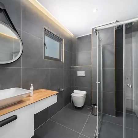 别墅 Sleeps 8 With Pool Air Con And Wifi