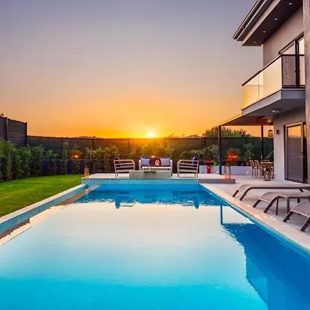 Sleeps 8 With Pool Air Con And Wifi 别墅 Ovacık