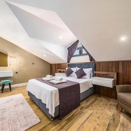 别墅 Sleeps 8 With Pool Air Con And Wifi