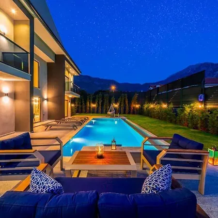 Sleeps 8 With Pool Air Con And Wifi 别墅 *
