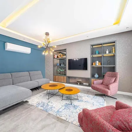 Sleeps 8 With Pool Air Con And Wifi 别墅
