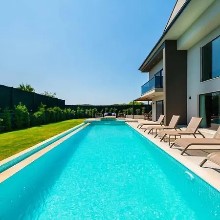 Sleeps 8 With Pool Air Con And Wifi Villa Ovacık